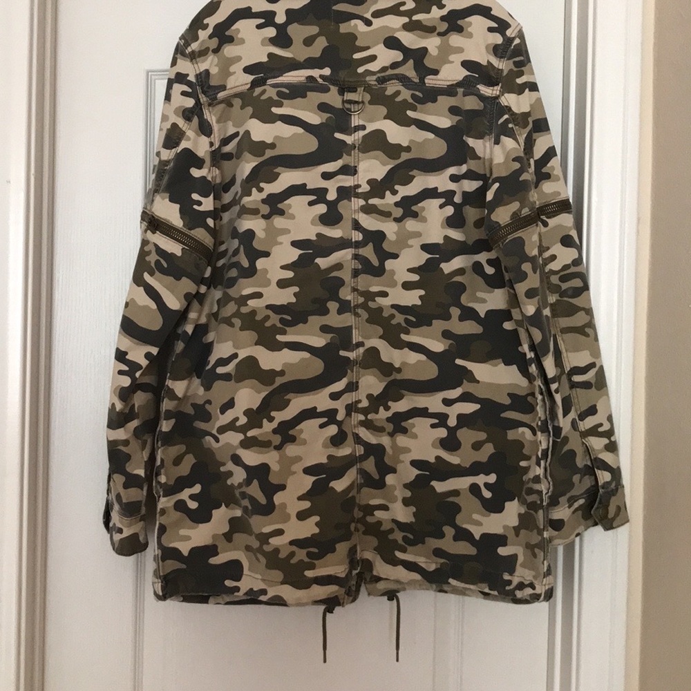Joe’s Jeans Camo Green Utility. Never worn. Sleeves have zip for half sleeves